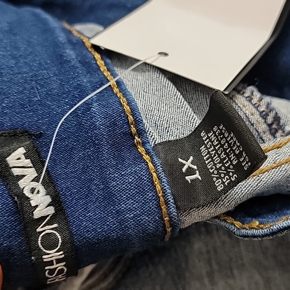 Jeans - Picture 2 of 4